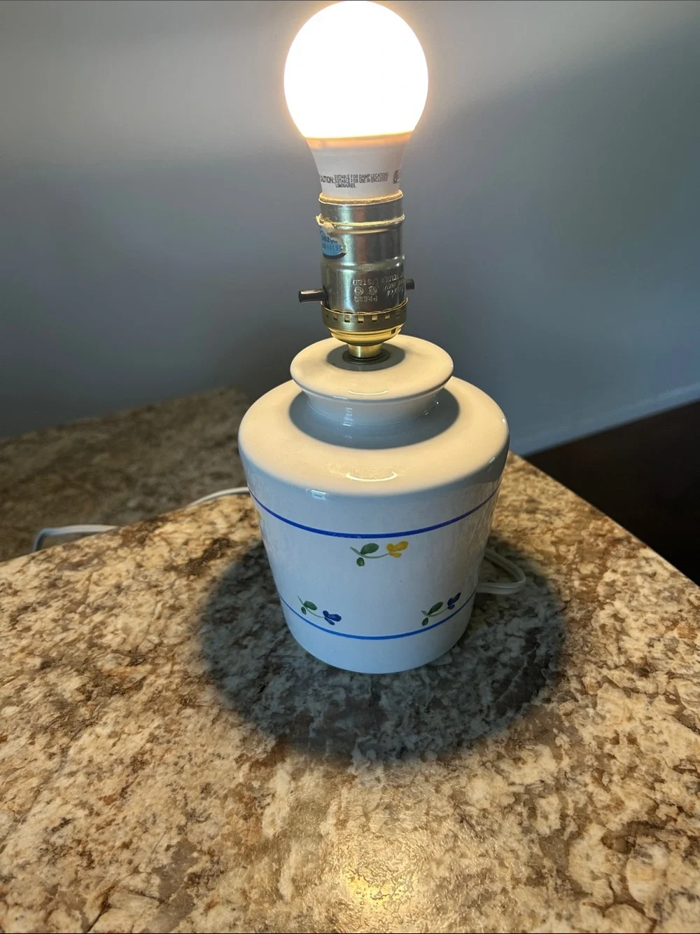 Vintage White Ceramic Floral Accent Table Lamp no shade made in Taiwan.
